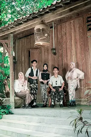 Foto-YearBook-SMA-Tema-Batik-Modern